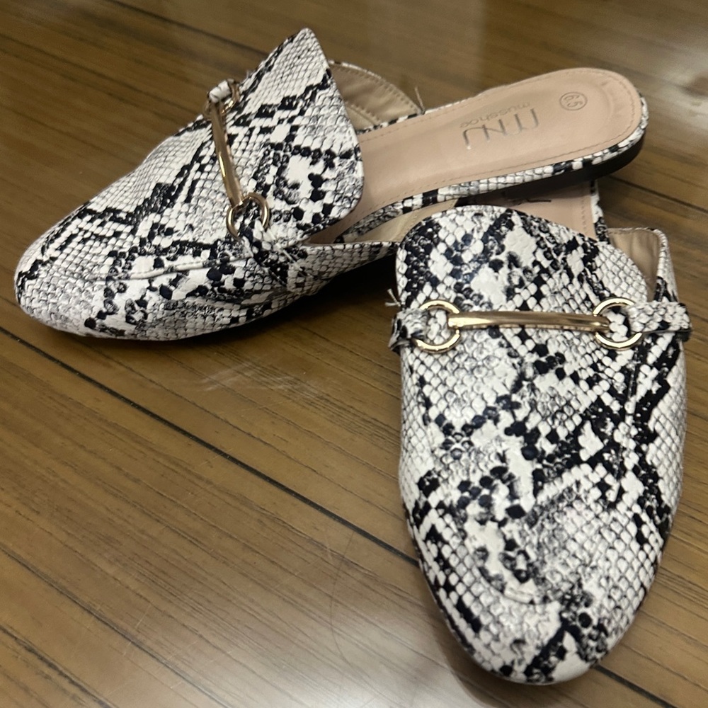 Snake Print Slip On Mules Loafers with Gold Accent White Black Animal Print - Picture 2 of 5